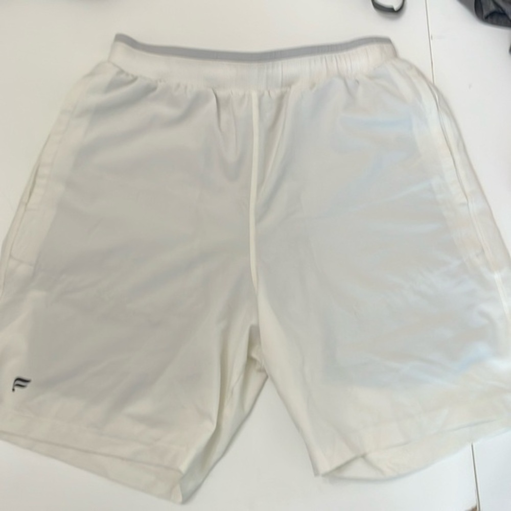 Mn’s Fabletics off white lightweight fitness shorts with liner size small